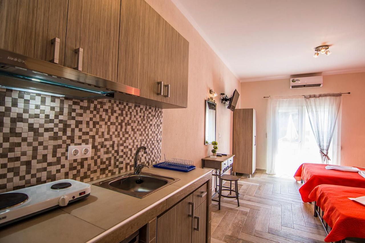 Christodoulos Eleftheria House Nea Vrasna Exterior photo